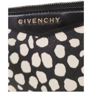 🖤🐄 Givenchy Spotted Leather Zip Clutch 🐄🖤